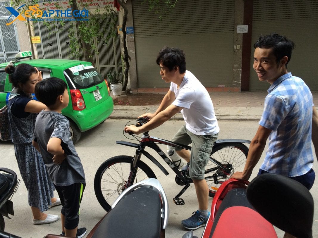 Anh Park Soo Jin Hàn Quốc mua xe cho anh đi làm và cho con trai