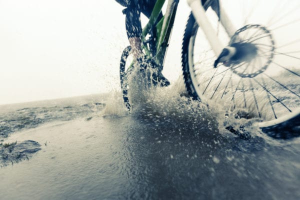 Những thuận lợi và khó khăn khi cưỡi xe đạp trong mưa-2