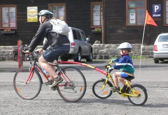Cách khuyến khích trẻ em đi xe đạp -1